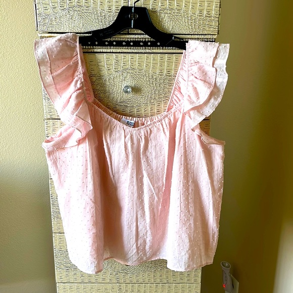 CLEARANCE NWOT Ruffled shoulder tank top - Picture 1 of 3